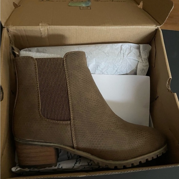 Seven7 Women’s Size 8 Brown Harper Ankle Boots - Picture 8 of 9